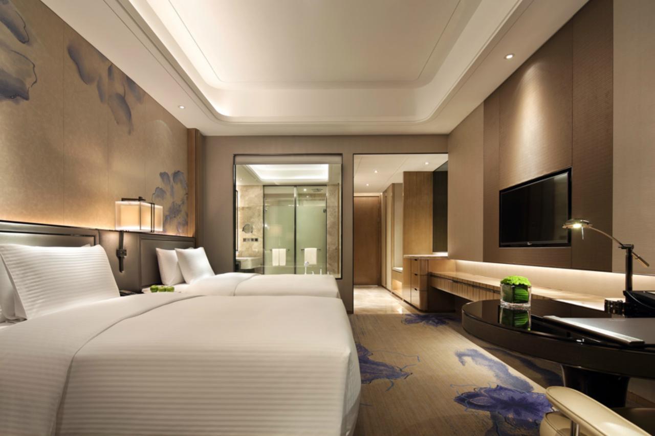 ว่านต้า เรล์ม หลิ่วโจว Hotel ภายนอก รูปภาพ