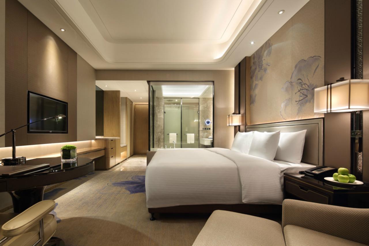 ว่านต้า เรล์ม หลิ่วโจว Hotel ภายนอก รูปภาพ