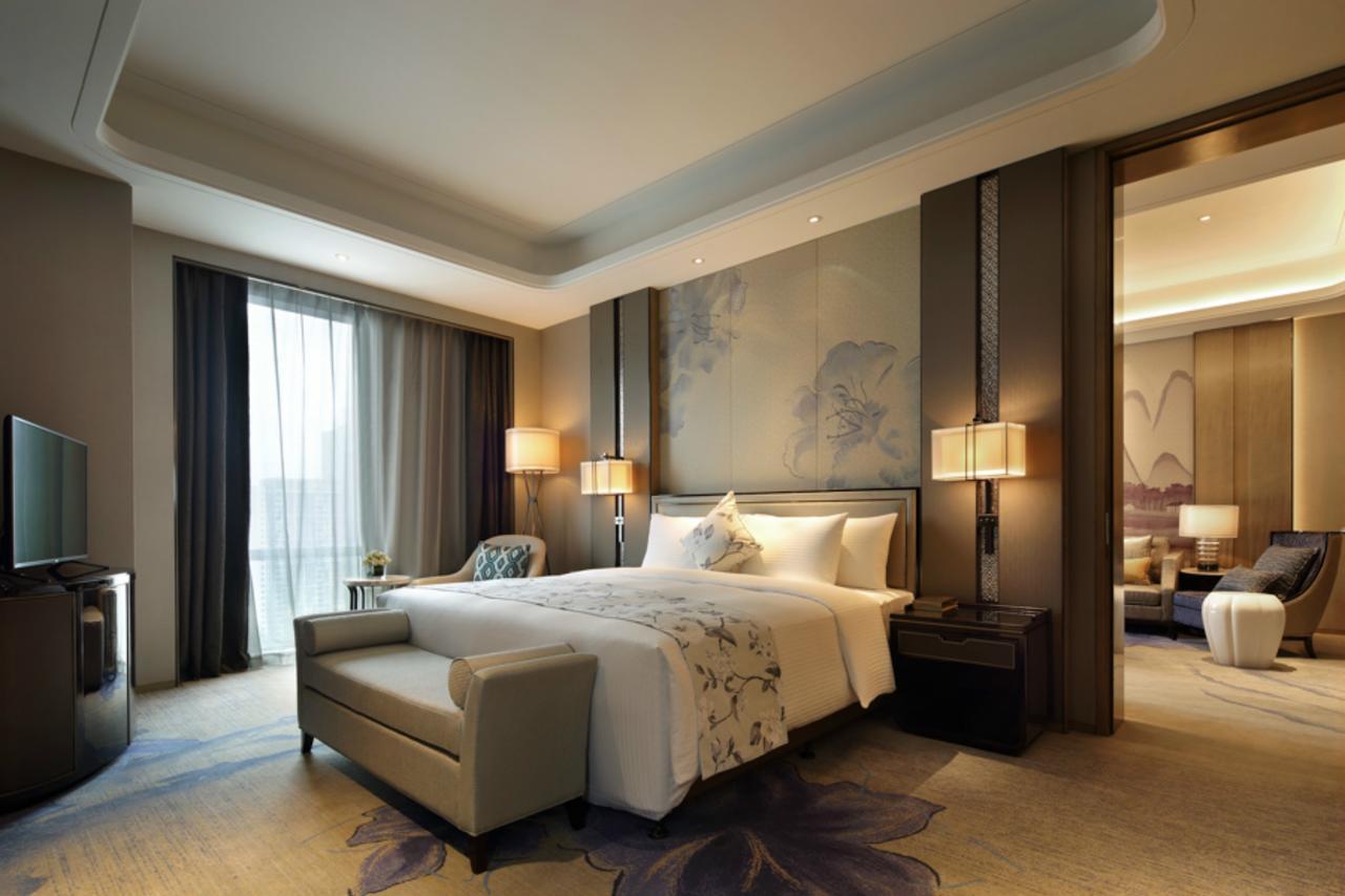 ว่านต้า เรล์ม หลิ่วโจว Hotel ภายนอก รูปภาพ