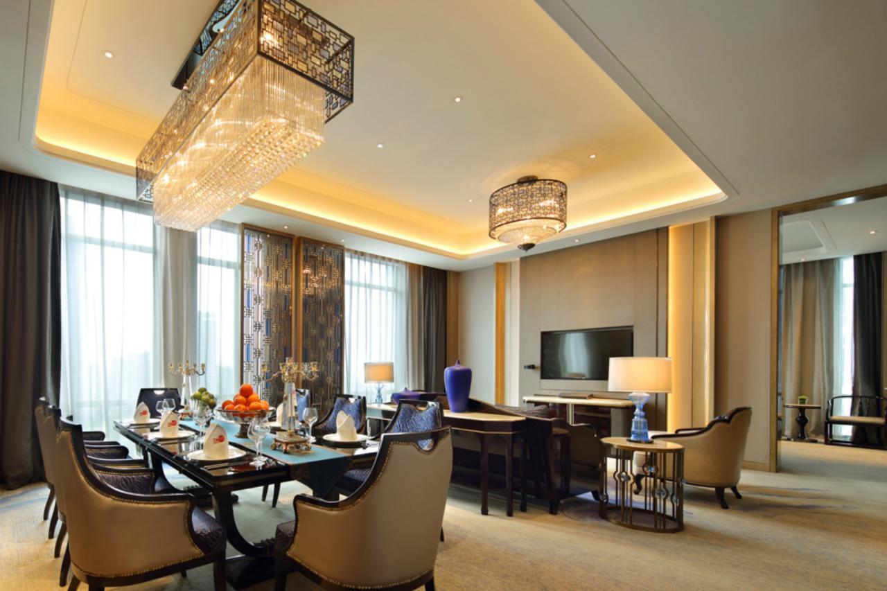 ว่านต้า เรล์ม หลิ่วโจว Hotel ภายนอก รูปภาพ