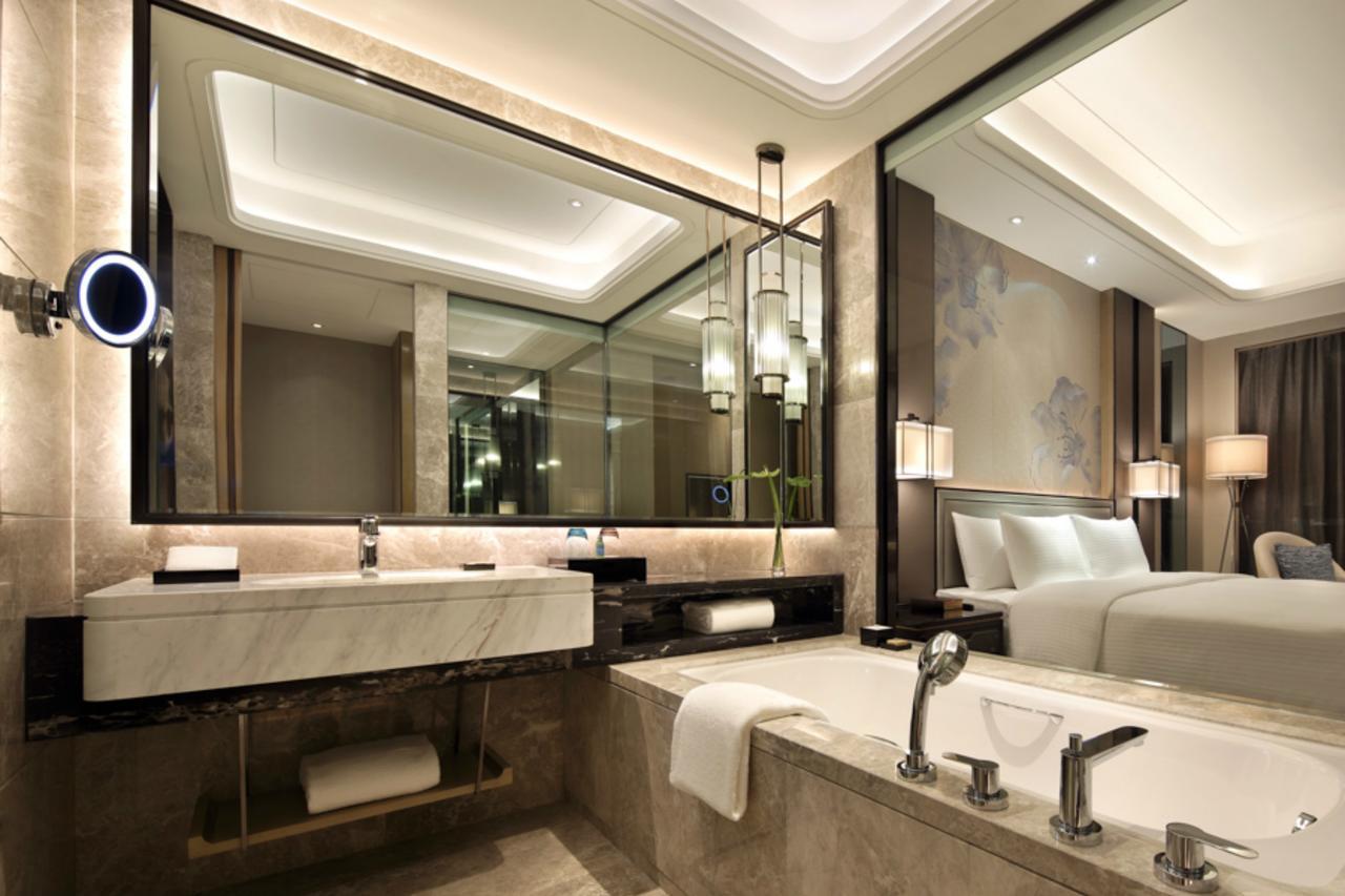 ว่านต้า เรล์ม หลิ่วโจว Hotel ภายนอก รูปภาพ